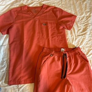 Figs Vibrant Coral Scrub Set